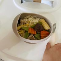 可能是 1 人和義大利麵的圖像