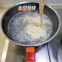 可能是麵和顯示的文字是「金門麵線 3 」的圖像