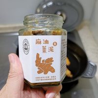 可能是炒麵、鯷魚、豆腐、香菇和文字的圖像