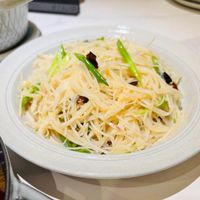 可能是炒麵、拉麵、義大利麵、水波蛋和麵的圖像