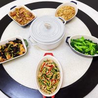 可能是豆腐、炒麵和火鍋的圖像
