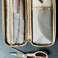 可能是刀和工具袋的圖像