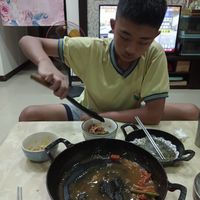 可能是 1 人、粥和拉麵的圖像