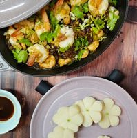 可能是顯示的文字是「 STAUB STAUB STAUB 스마원 fendi's fendi'skitchen kitchen 」的圖像