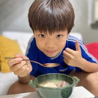 可能是 1 人和粥的圖像