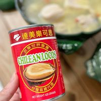 可能是火鍋和顯示的文字是「達美樂可思 CHILEANLOCOS 子 爱善世界年園 舞世界集團 台灣區總代理 台灣區 NETWEIGHT425GRAMS NET WEIGHT 425 GRAMS 」的圖像