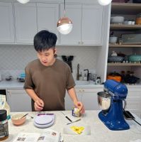 可能是 1 人、食物和文字的圖像
