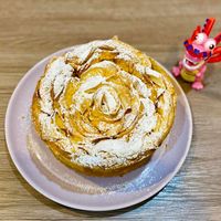 可能是舒芙蕾、玩具、戚風蛋糕和文字的圖像