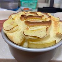 可能是蘋果、舒芙蕾、牧羊人派和水果塔的圖像
