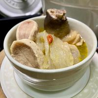 可能是燉小牛膝和粥的圖像