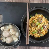可能是拉麵、義大利麵、豆腐、香菇和文字的圖像