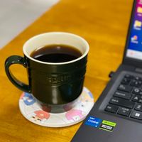 可能是咖啡杯、咖啡機、咖啡和文字的圖像