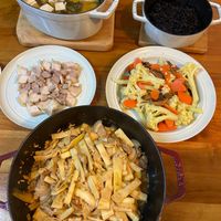 可能是豆腐、香菇和麵的圖像