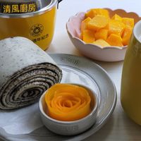 可能是戚風蛋糕和顯示的文字是「清風廚房 年紀意 年紀念」的圖像