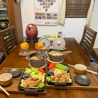 可能是火鍋、壽司和文字的圖像