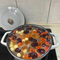 可能是火鍋和龍眼的圖像