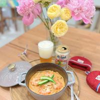 可能是豆腐、粥、牡丹、洋桔梗和文字的圖像