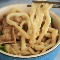 可能是炒麵和拉麵的圖像