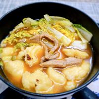 可能是豆腐、拉麵、火鍋、水波蛋和粥的圖像