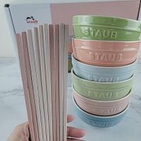 可能是顯示的文字是「 staub STAUB STAUB STAUB 119 STAUB STAVB SCADE EHATLE 」的圖像