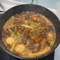可能是拉麵和燉小牛膝的圖像