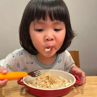 可能是 1 人和義大利麵的圖像