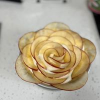 可能是水果塔和蘋果的圖像