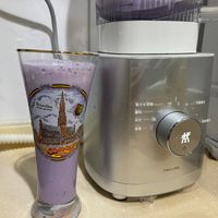 可能是泡茶器和顯示的文字是「 500 ruxelles elles nile 果汁&奶昔- 奶昔 果汁 手動模式 普料 冰沙一品 อื่อ 冰沙 清潔 清潔一0 -連度機位 産 ZWILLING ING ZWIL 」的圖像