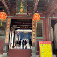 可能是 5 個人和寺廟的圖像