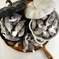 可能是食物和顯示的文字是「 Сц 」的圖像