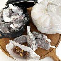 可能是‎顯示的文字是「 ‎STAUB STRMB ي‎ 」‎的圖像