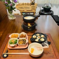 可能是豆腐、起司火鍋和文字的圖像