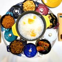 可能是豆腐、火鍋、粥和顯示的文字是「 S7208 400 ยง 」的圖像