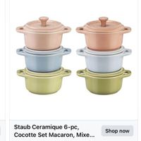 可能是顯示的文字是「 Staub Ceramique 6-pc, Cocotte Set Macaron, Mixe... Mi> Shop now 」的圖像