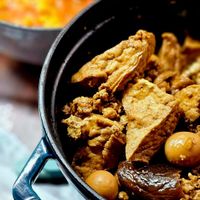 可能是火鍋、豆腐和文字的圖像