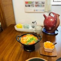可能是火鍋、豆腐和肉餡餅的圖像