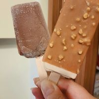 可能是義式冰淇淋和巧克力棒的圖像