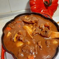可能是燉小牛膝的圖像