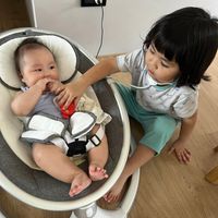 可能是 2 個人和嬰兒的圖像
