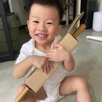 可能是 1 人、嬰兒和木湯匙的圖像
