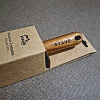 可能是打火機和文字的圖像