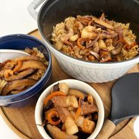 可能是香菇、炒飯、炒麵和豆腐的圖像