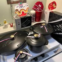 可能是慢燉鍋、鬆餅機和文字的圖像