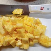 可能是水果和刀的圖像