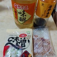 可能是豆腐和顯示的文字是「 WANJAS 香 萬家香 む黒家西 黑 家 WAN JASHANO JA CAまC年 به 全素 かつおバック 多健康少角接! の末品 출 日 Md30 S6 ORIGINAL 原) 」 的圖像