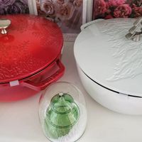 可能是顯示的文字是「 STAUB 」的圖像