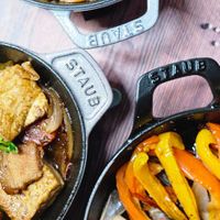 可能是豆腐、快炒和燉小牛膝的圖像