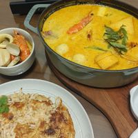 可能是印度香料飯、豆腐和粥的圖像