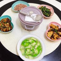可能是粥、豆腐、火鍋、炒麵和文字的圖像