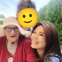可能是 2 個人和微笑的人的圖像